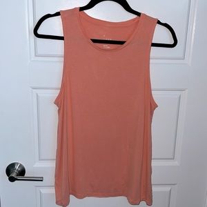 Selling a size medium workout top spandex buy a new day